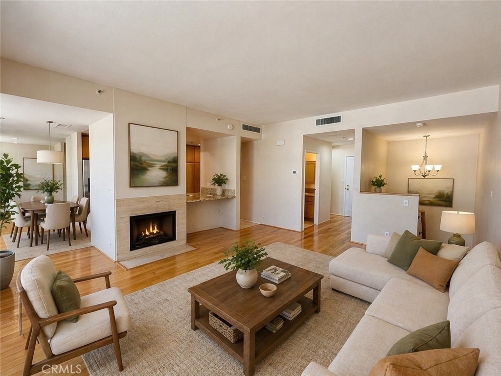 600 W 9th - Photo 0