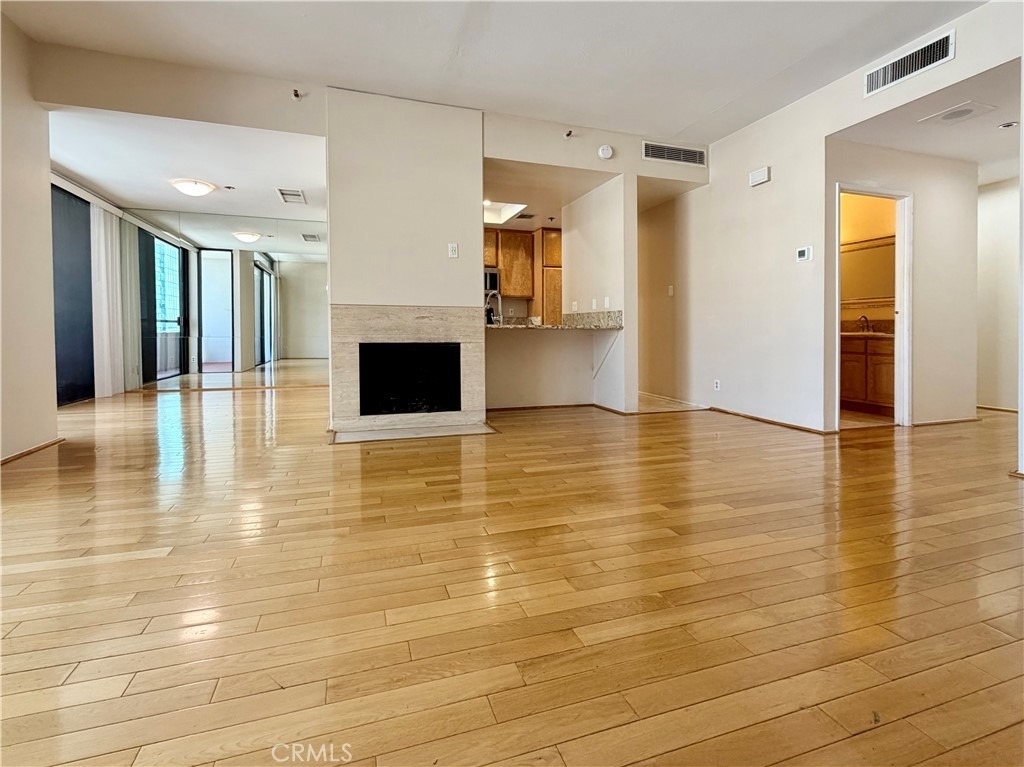 600 W 9th - Photo 1