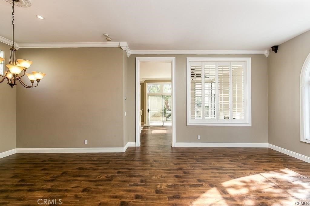 2717 Plumb - Photo 2