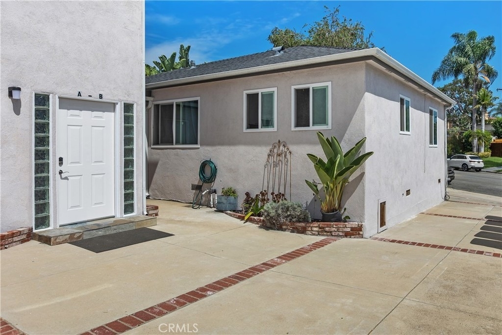 423 1/2 Westminster Avenue - Photo 0