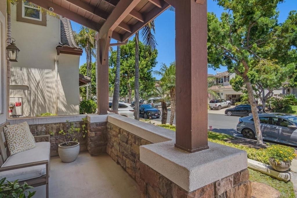 1157 Alexandra Ln - Photo 3