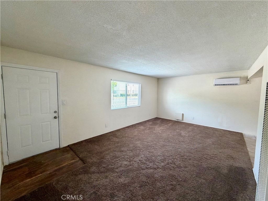 711 E Oakland - Photo 2