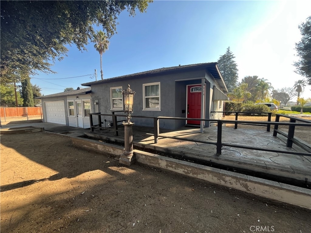 1086 Palm Avenue - Photo 0