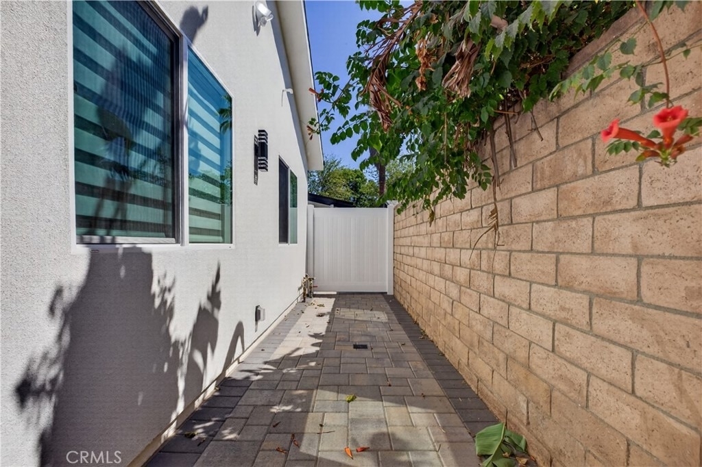 16425 Clymer Street - Photo 32