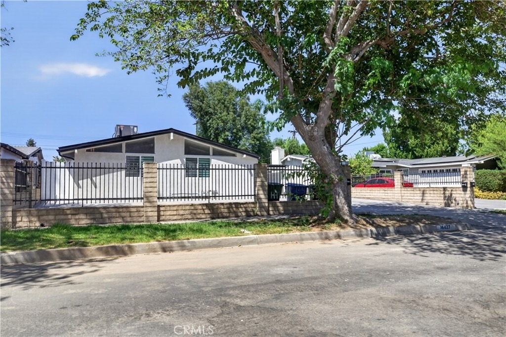 16425 Clymer Street - Photo 3