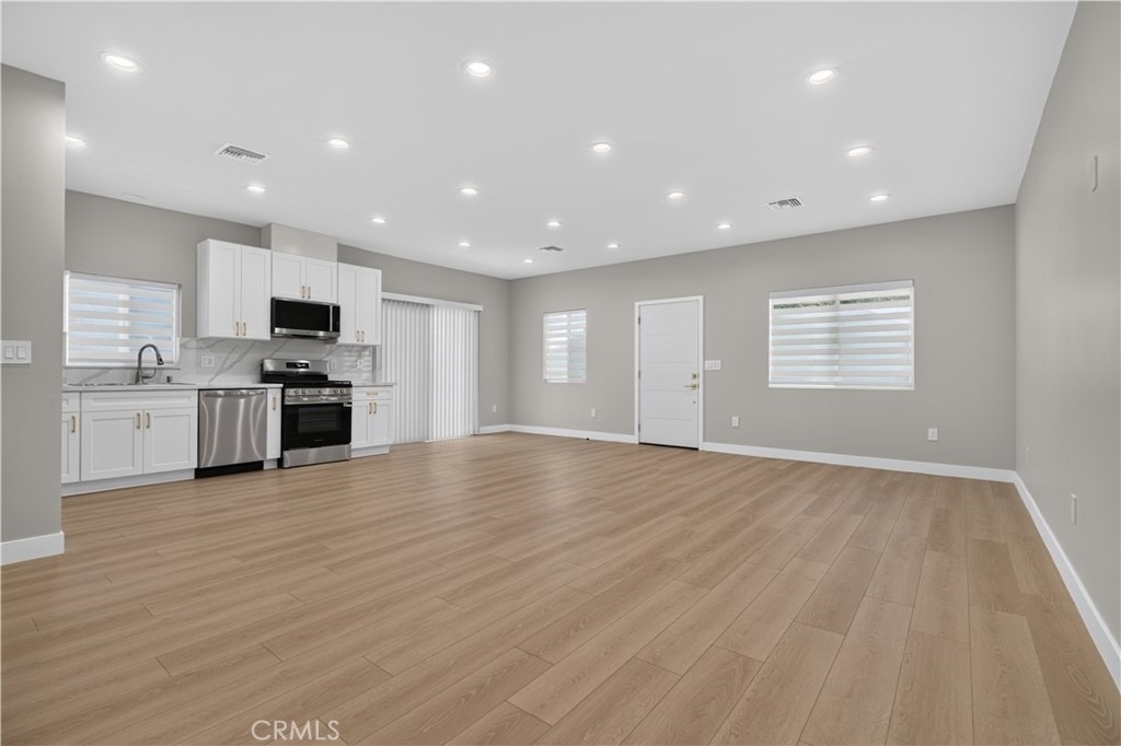 16425 Clymer Street - Photo 0