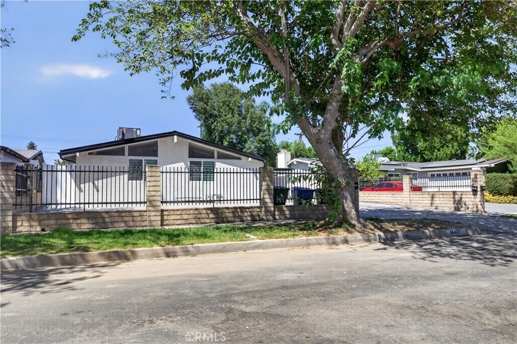 16425 Clymer Street - Photo 0