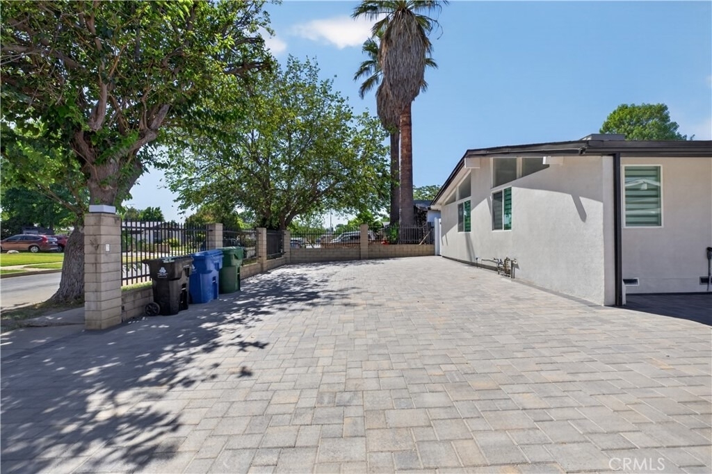 16425 Clymer Street - Photo 3