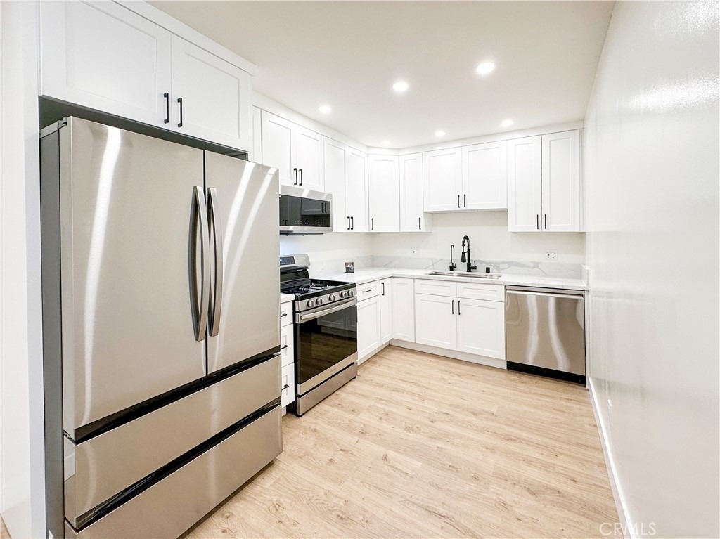 500 Jackson Place - Photo 2