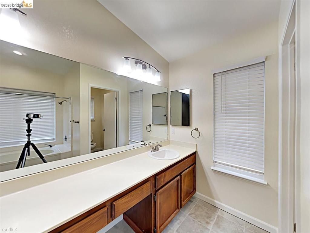 1740 Gateway Dr - Photo 11