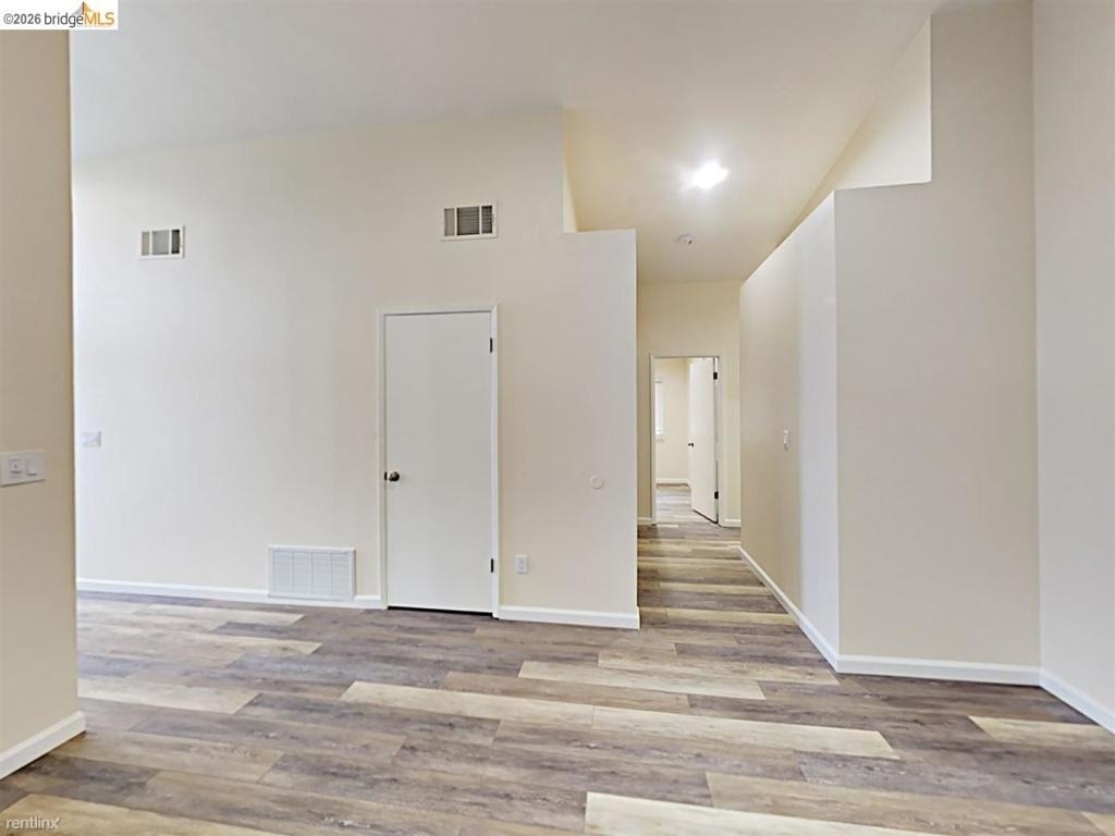 1740 Gateway Dr - Photo 5