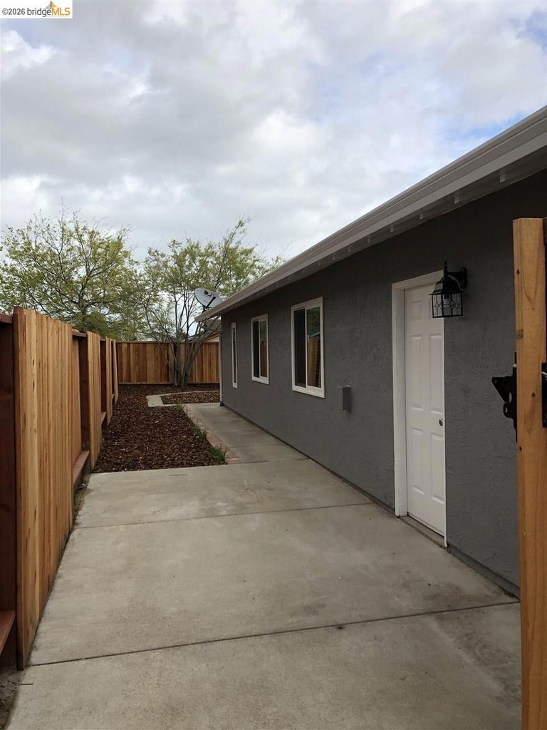 1740 Gateway Dr - Photo 12