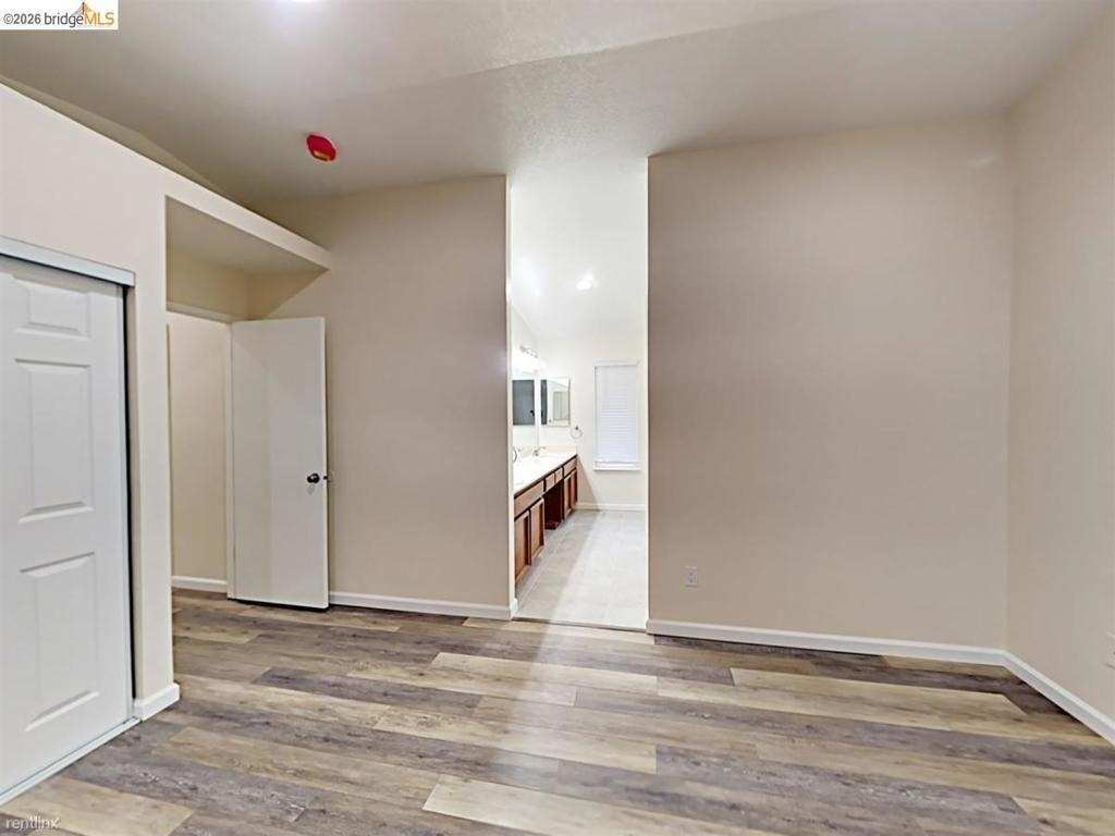 1740 Gateway Dr - Photo 4
