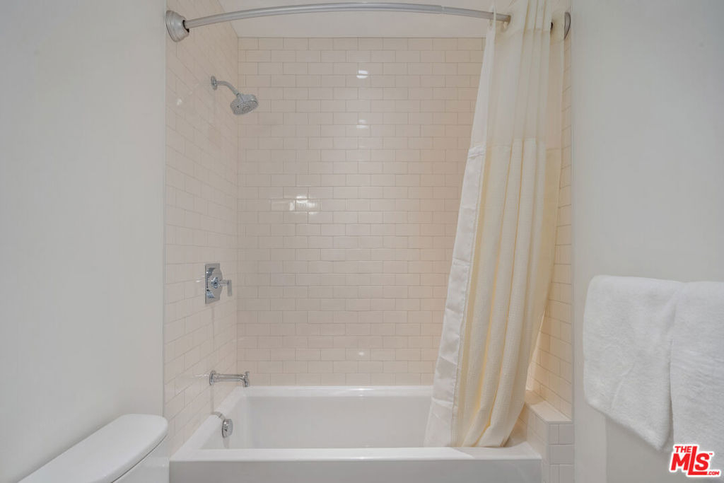 1222 S Genesee Avenue - Photo 95