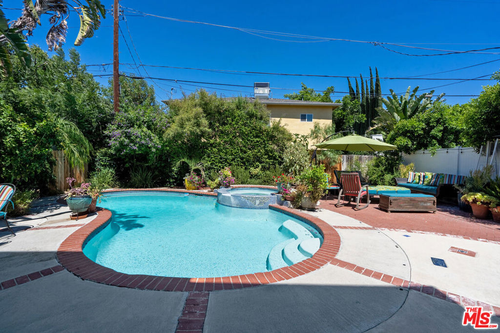 4544 Tobias Avenue - Photo 5