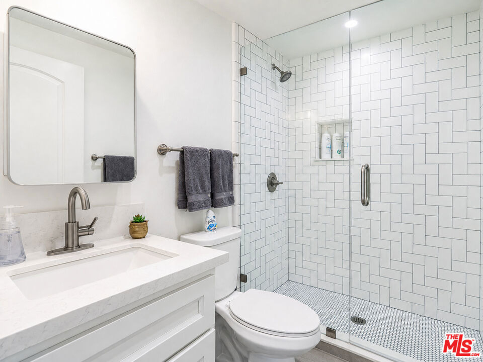 8963 Cadillac Avenue - Photo 6