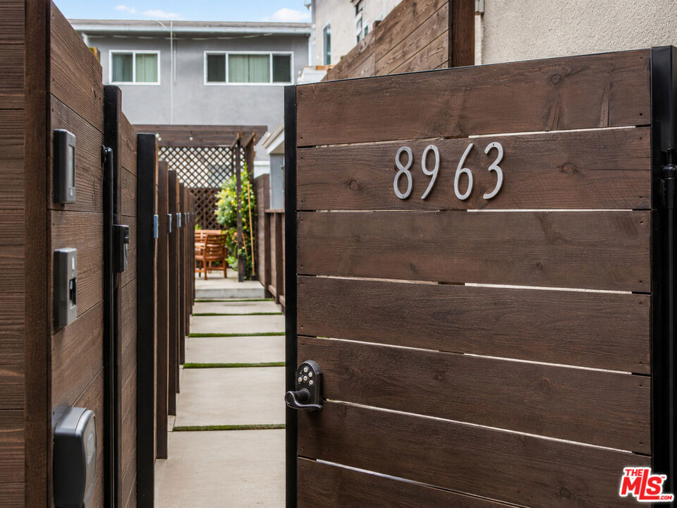 8963 Cadillac Avenue - Photo 8