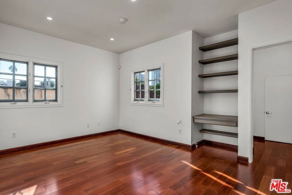 10810 Rochester Avenue - Photo 21