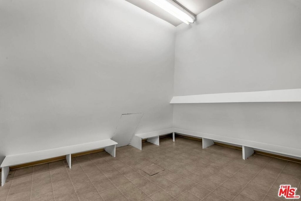 10810 Rochester Avenue - Photo 44