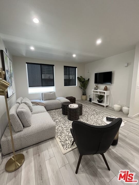 124 S Croft Avenue - Photo 0