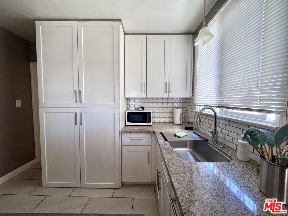 2177 W 27th Street - Photo 10
