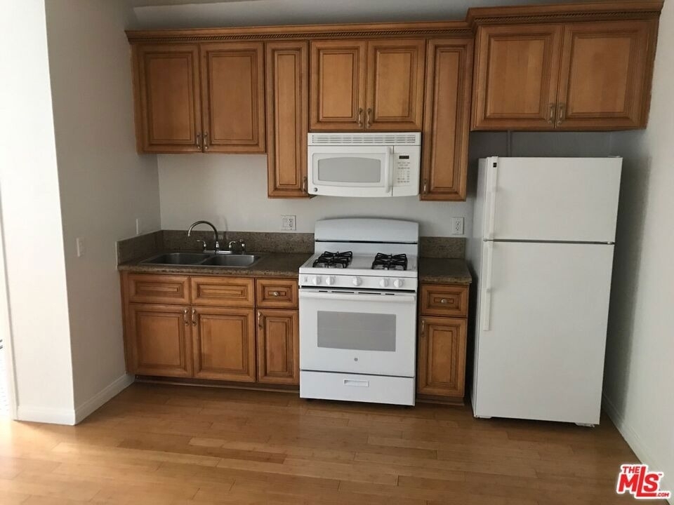 1044 N Bonnie Brae Street - Photo 1