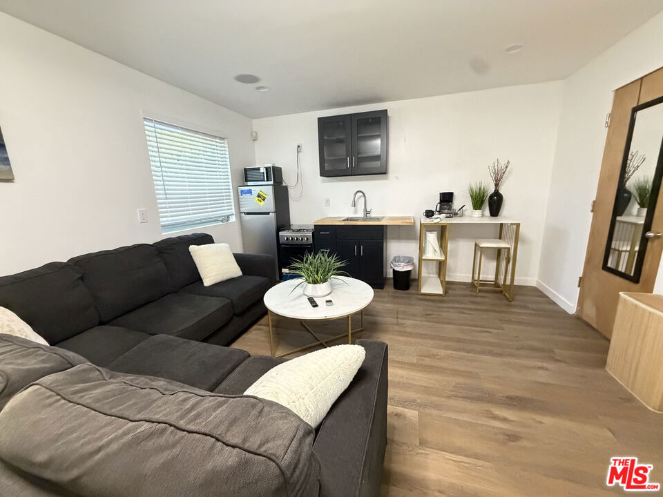 2491 Granville Avenue - Photo 2