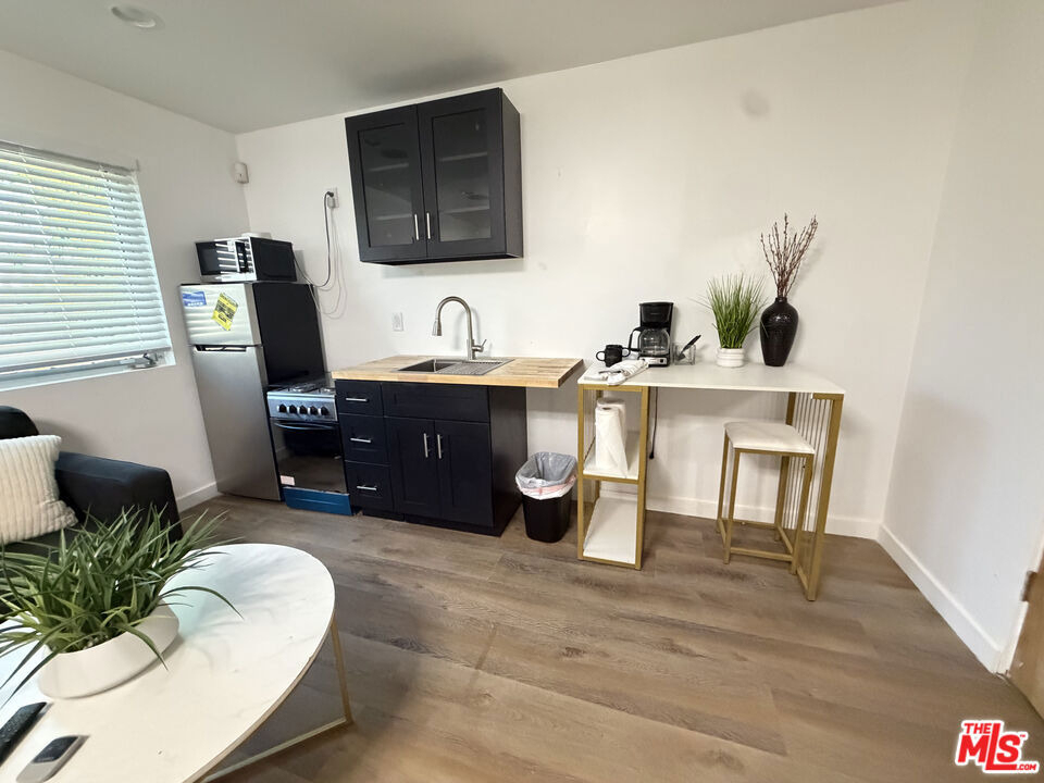 2491 Granville Avenue - Photo 4