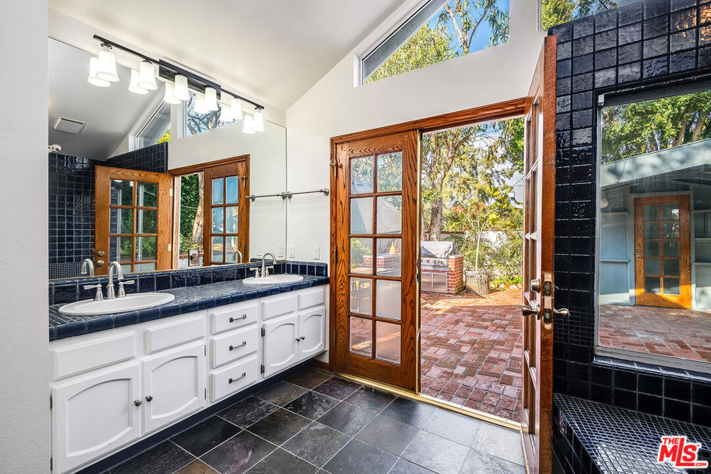 2924 Manning Avenue - Photo 16