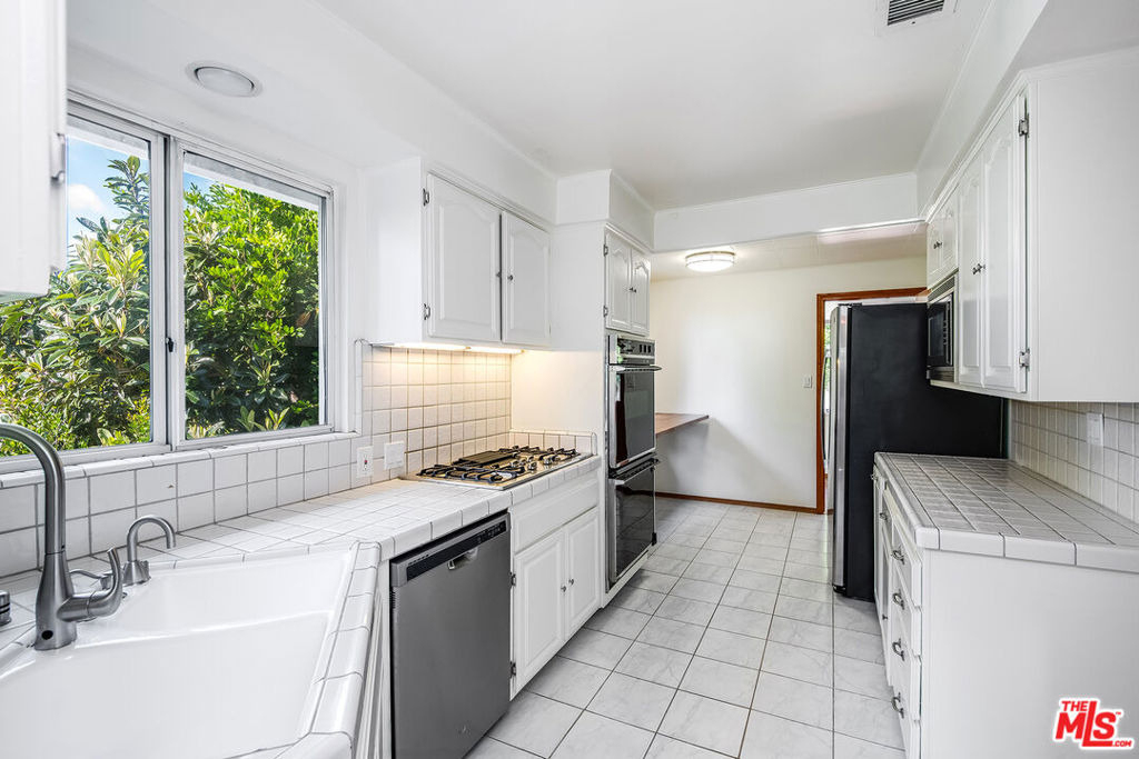 2924 Manning Avenue - Photo 8