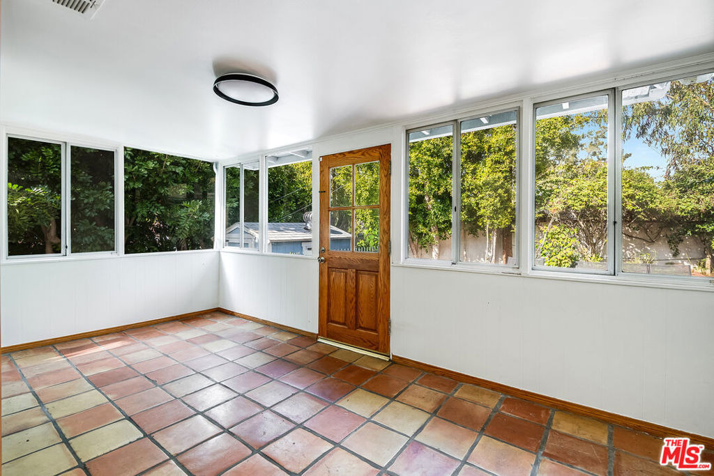 2924 Manning Avenue - Photo 6