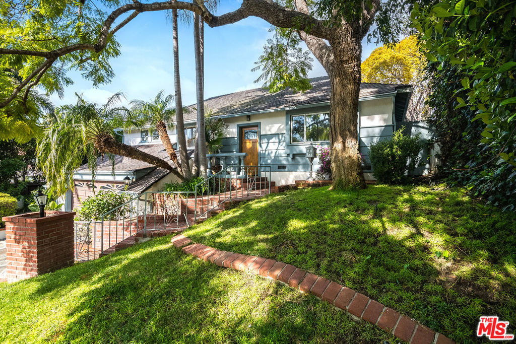 2924 Manning Avenue - Photo 0