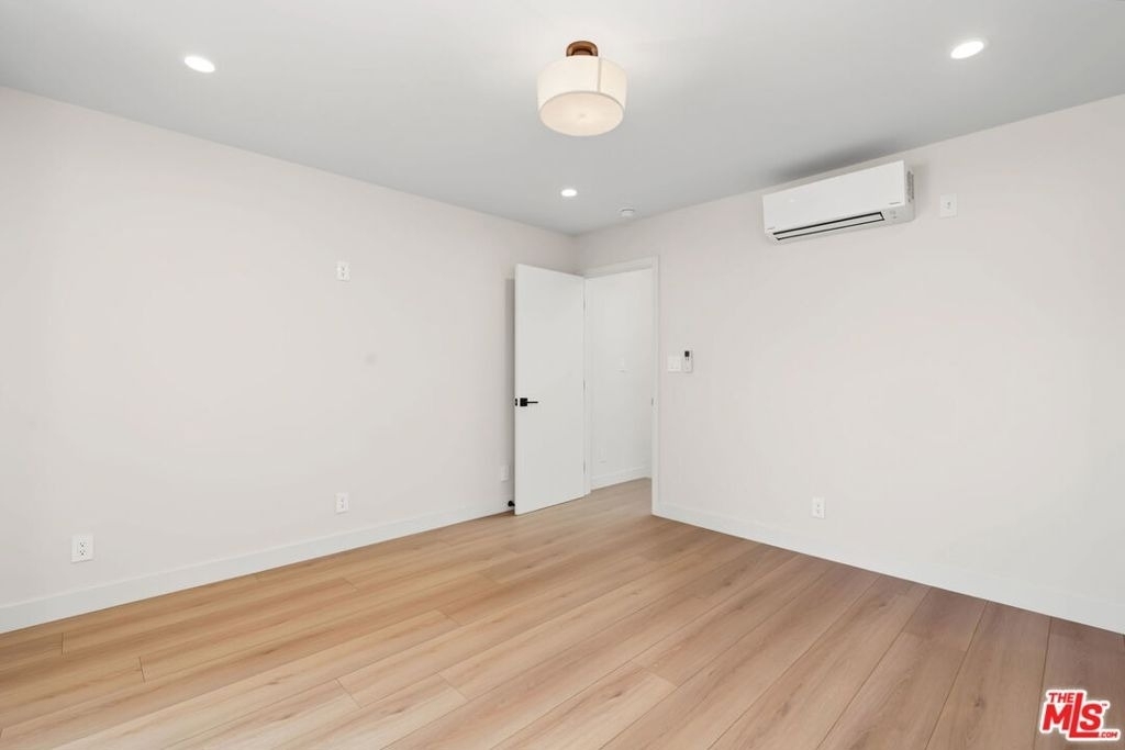 5843 Whitworth Drive - Photo 11