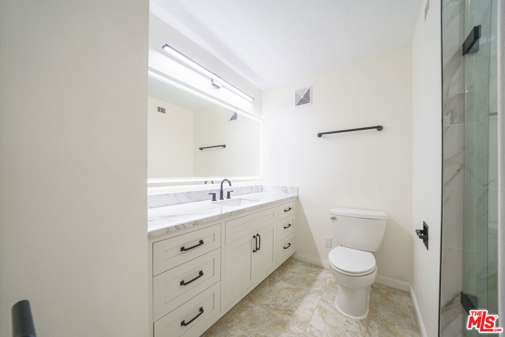 600 W 9th Street - Photo 16