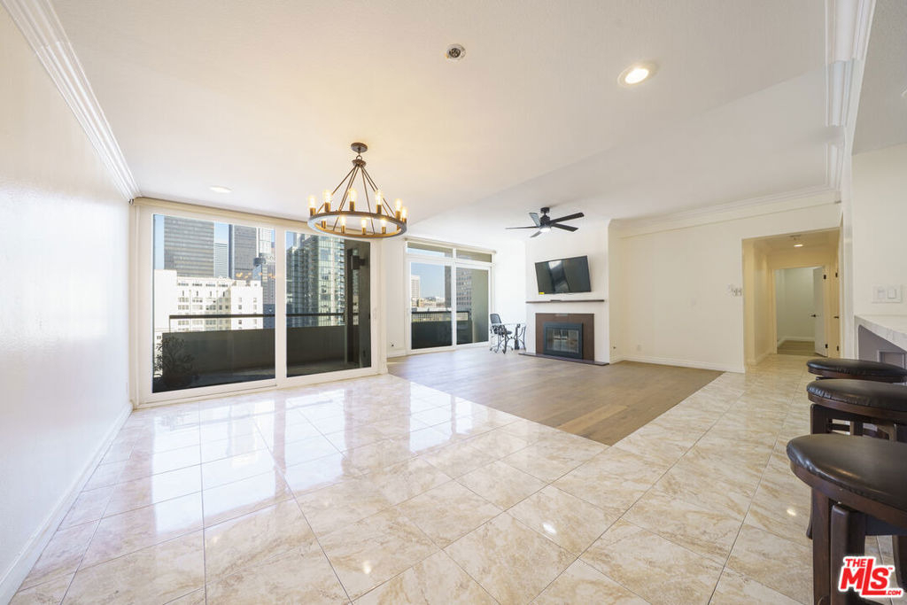 600 W 9th Street - Photo 5