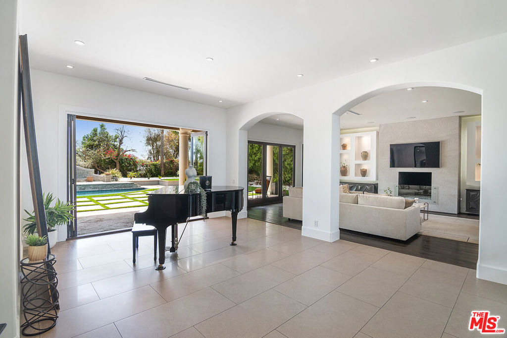 25522 Colette Way - Photo 3