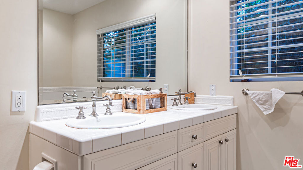 863 Manning Avenue - Photo 22