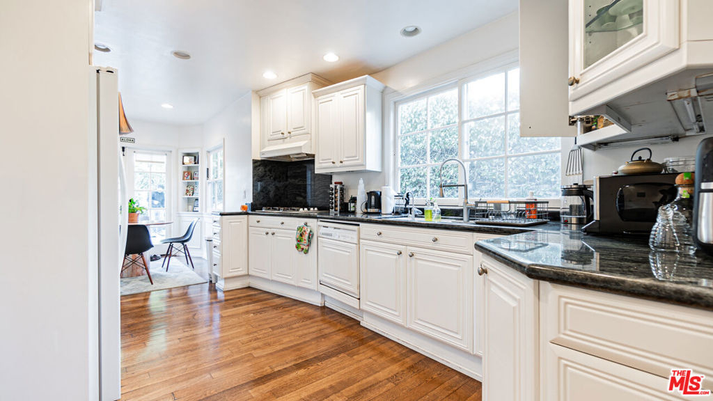 863 Manning Avenue - Photo 7