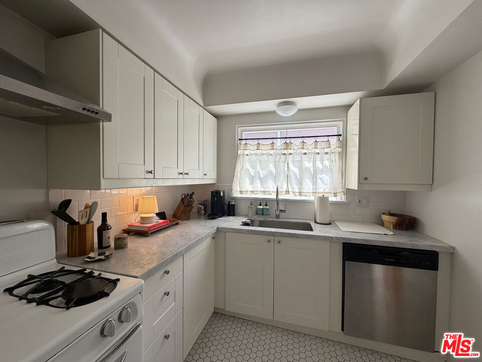 643 Vernon Avenue - Photo 12