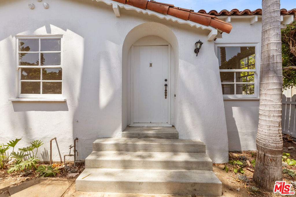 643 Vernon Avenue - Photo 3