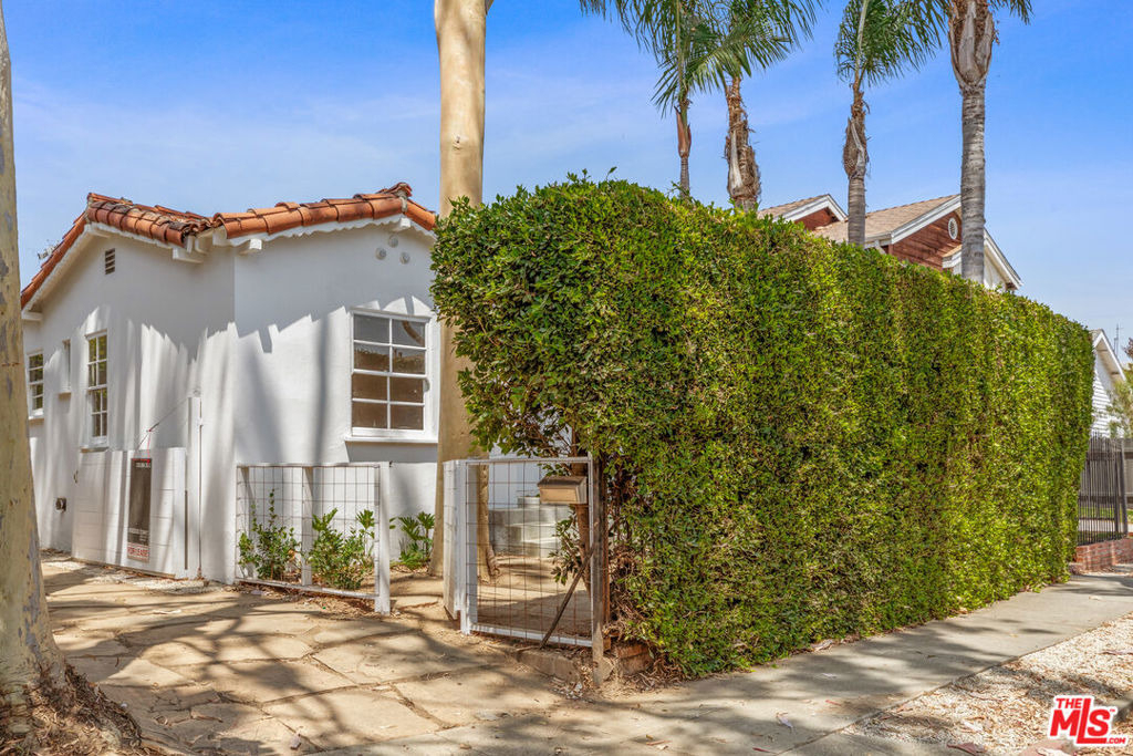 643 Vernon Avenue - Photo 1