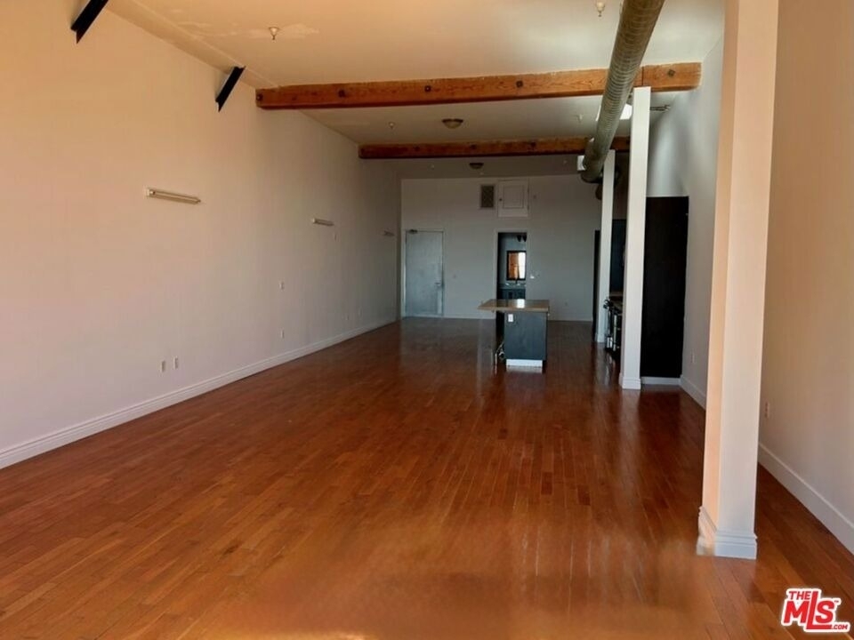 652 Mateo Street - Photo 4
