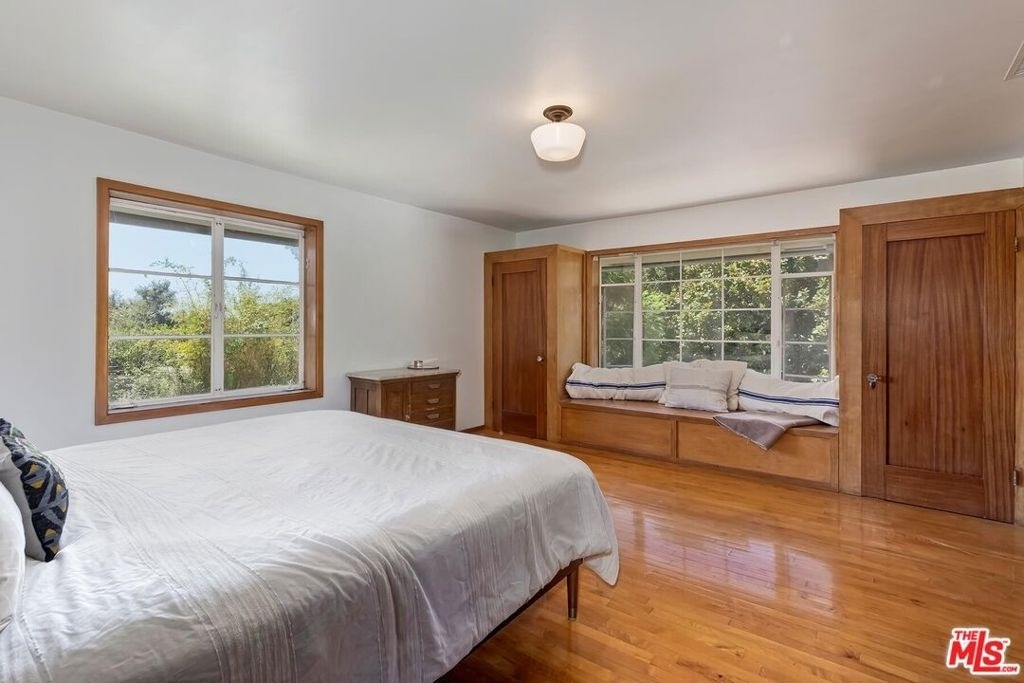 515 N Kenter Avenue - Photo 12