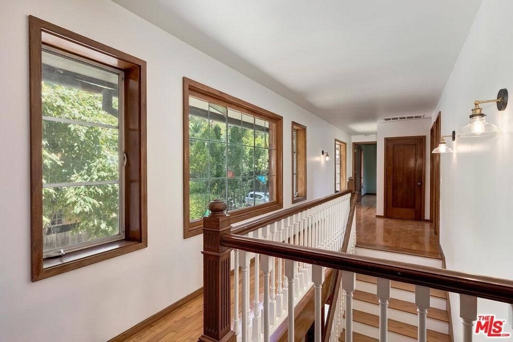 515 N Kenter Avenue - Photo 10