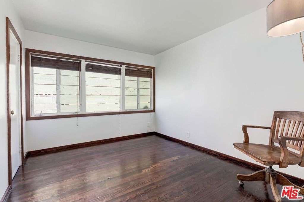 515 N Kenter Avenue - Photo 25