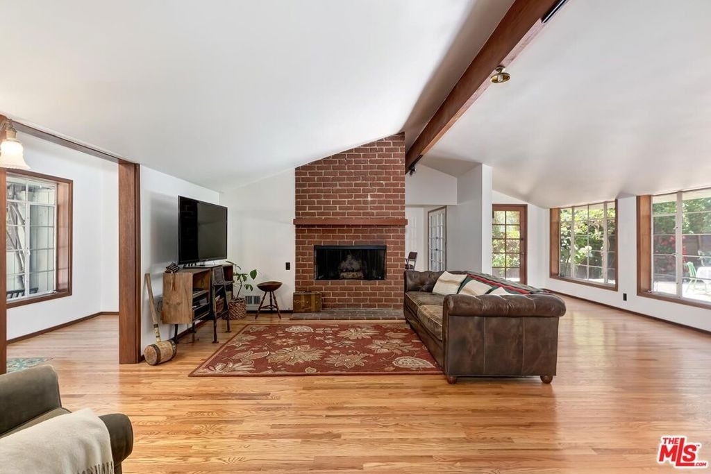 515 N Kenter Avenue - Photo 3