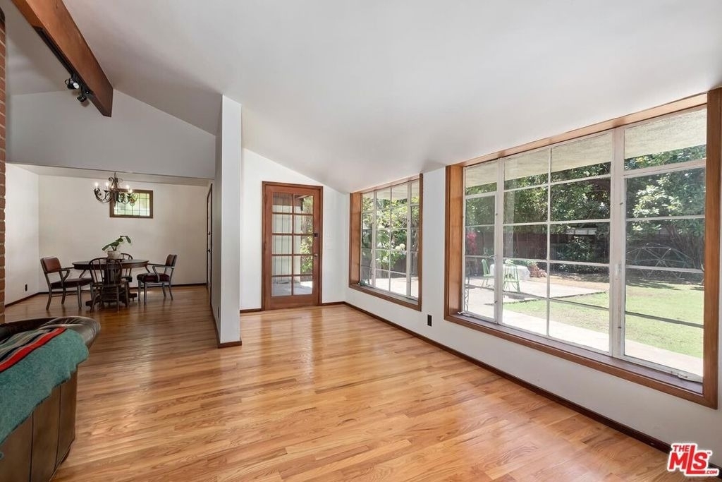 515 N Kenter Avenue - Photo 4