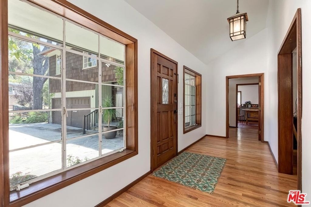515 N Kenter Avenue - Photo 1