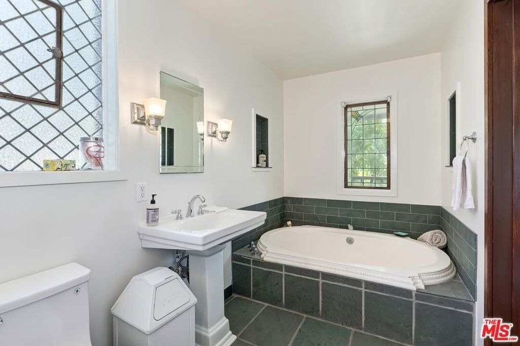 515 N Kenter Avenue - Photo 17
