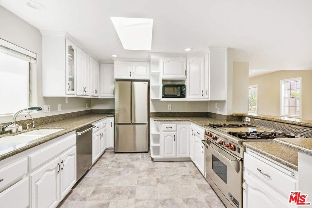 4058 Wade Street - Photo 3